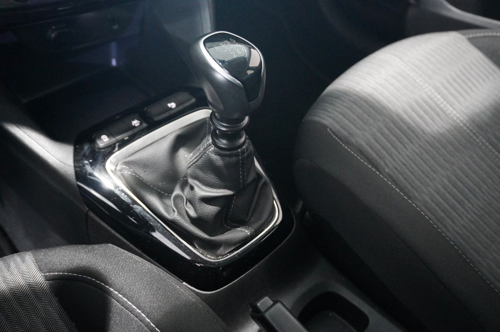 Fahrzeugabbildung Opel Corsa F 1.2 EDITION NAVI/SHZ/SPORT/PDC/TEMP./DAB