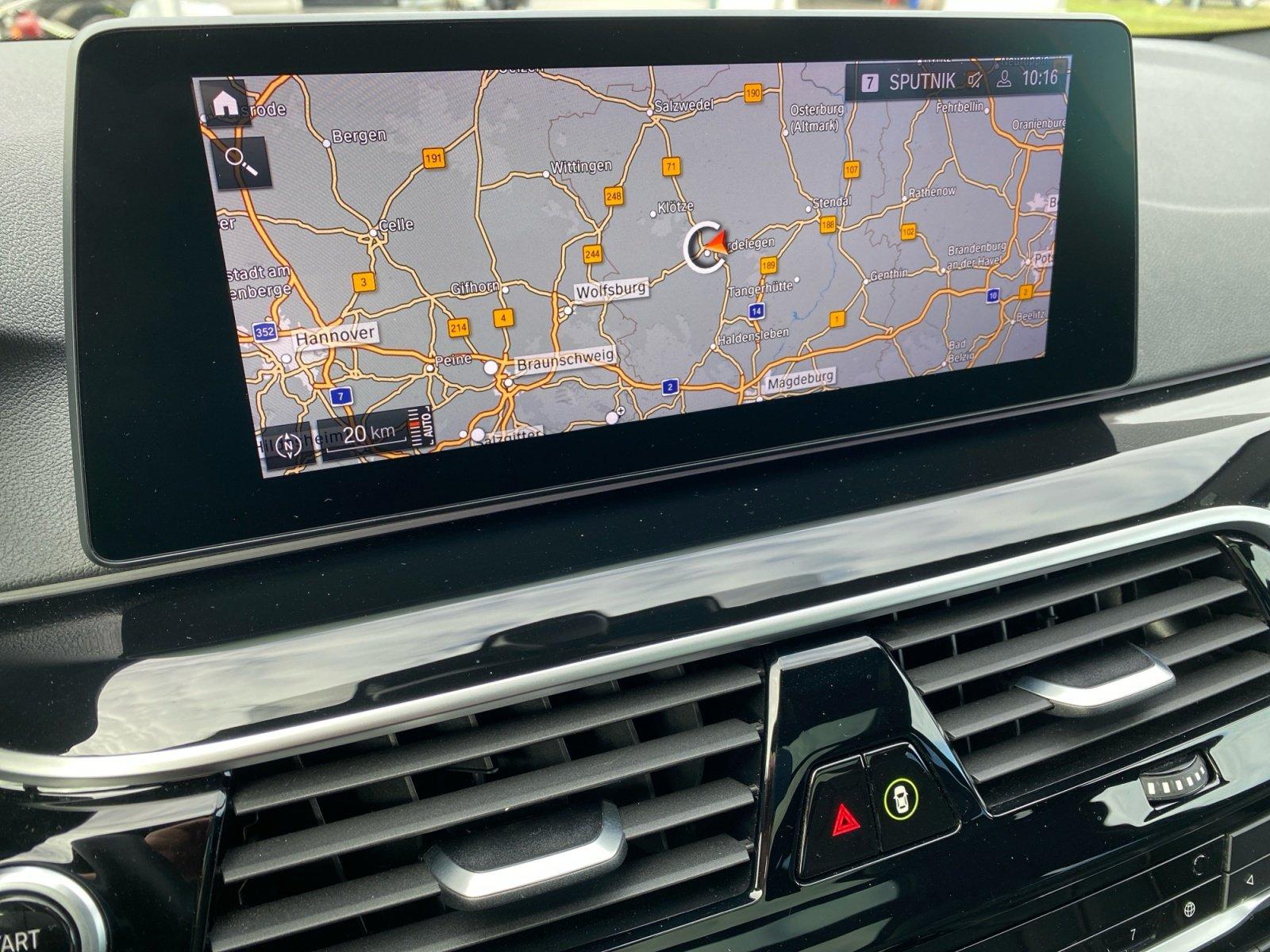 BMW 530i xDrive Touring M-Sport TEMP+PDC+HUD+PANO