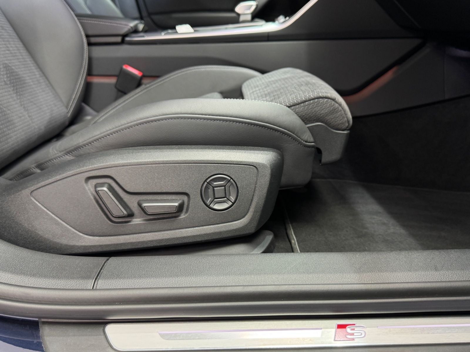 Fahrzeugabbildung Audi A6 Avant 50 TDI quattro 3xS-LINE|MATRIX|ACC|HEAD