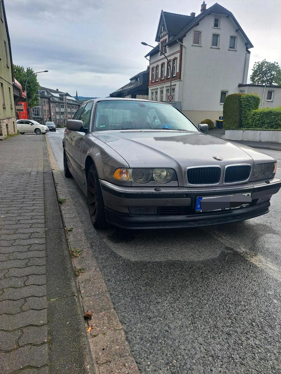 BMW 728