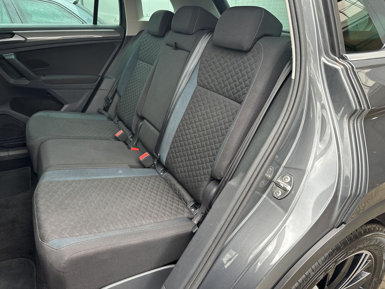 Fahrzeugabbildung Volkswagen Tiguan 2.0 TDI DSG IQ.DRIVE NAV+LED+AHK+HUD+KAM