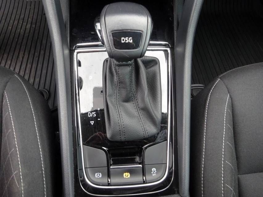 Fahrzeugabbildung SKODA Karoq 2.0 TDI Automatik  Ambition