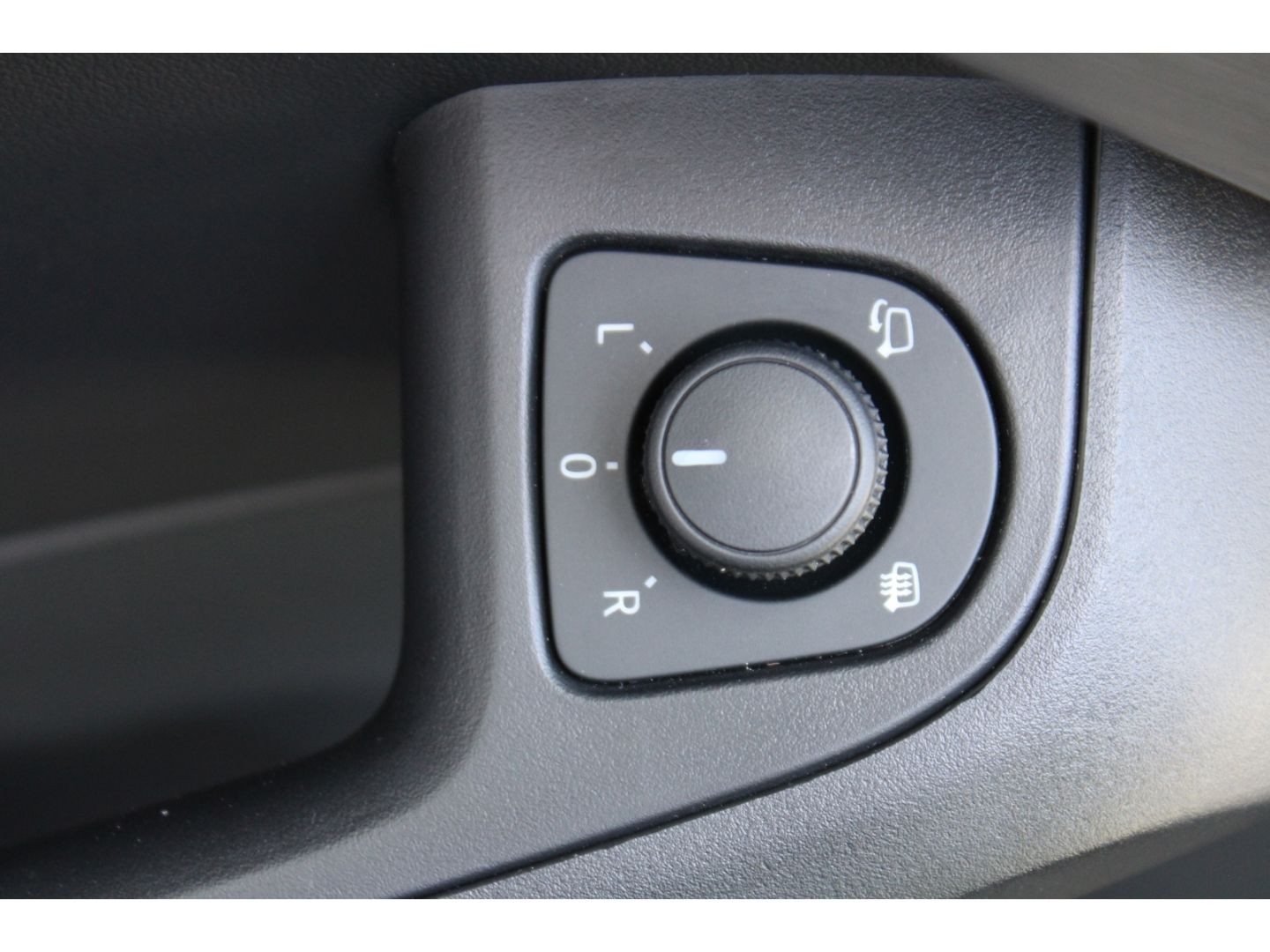 Fahrzeugabbildung SEAT Ateca 1.5 TSi FR ACC LED PDC RFK el. AHK Navi DA