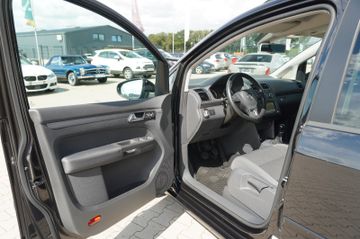 Volkswagen Touran - 11