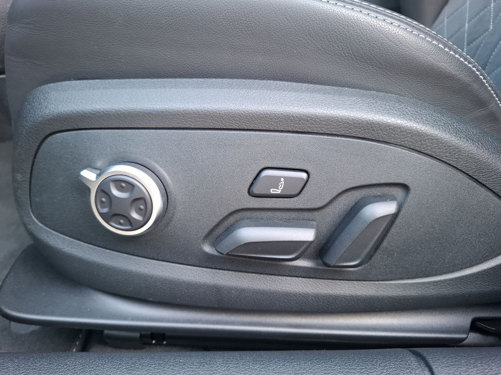 Fahrzeugabbildung Audi S5 Sportback TDI quattro S-tronic Matrix Navi AV