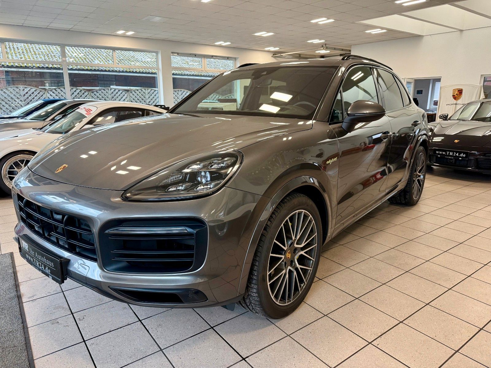 Fahrzeugabbildung Porsche Cayenne E-Hybrid ACC/Panorama/21Zoll/APPROVED