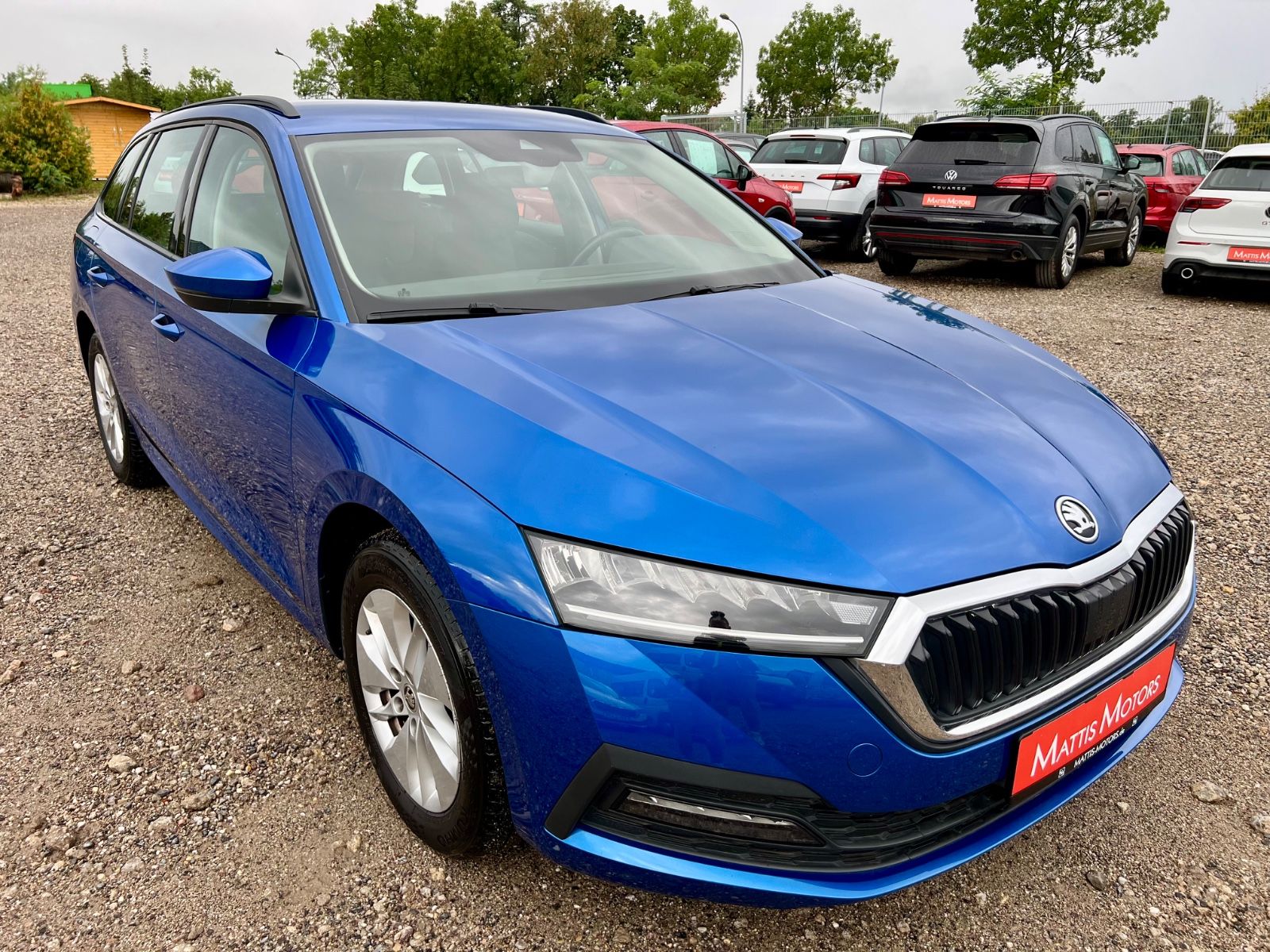 SKODA Octavia Combi 2.0 TDI AAC PDC NAVI AHK LED