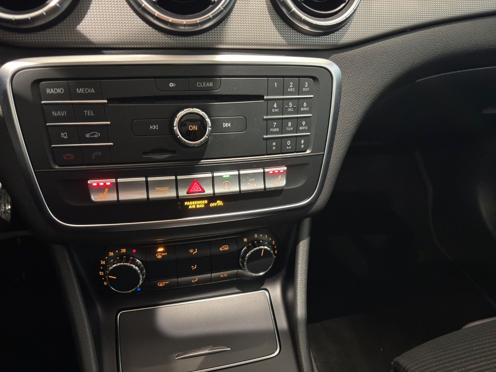 Mercedes-Benz CLA220d 4M SB 2.HD DSG ACC LED PANO NAV PARK SHZ foto 15
