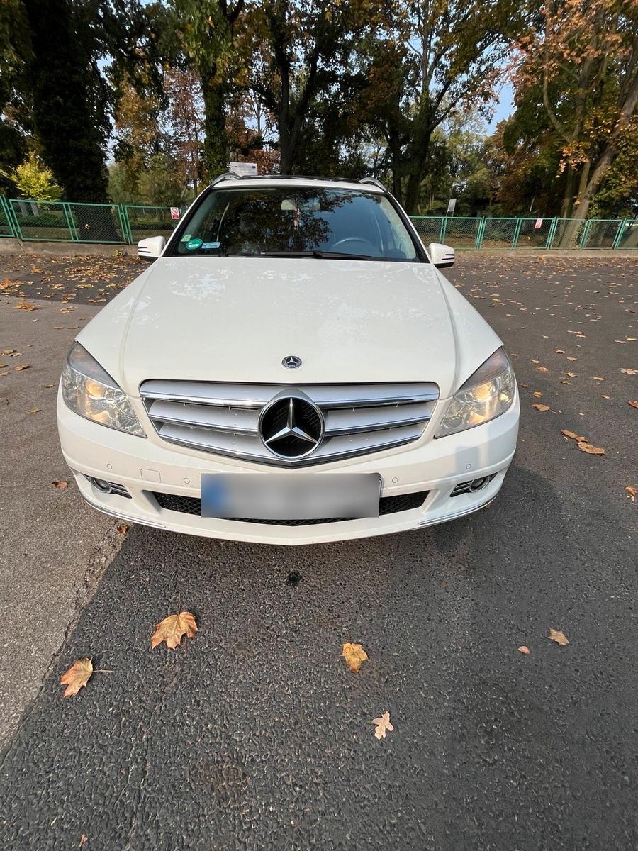 Mercedes-Benz C180 2010 — engine 156 HP (115kW)