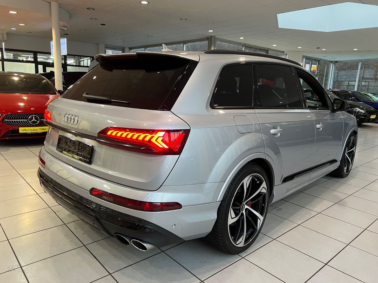 Fahrzeugabbildung Audi SQ7 4.0 TDI quattro*Head-Up * 7.SITZER*
