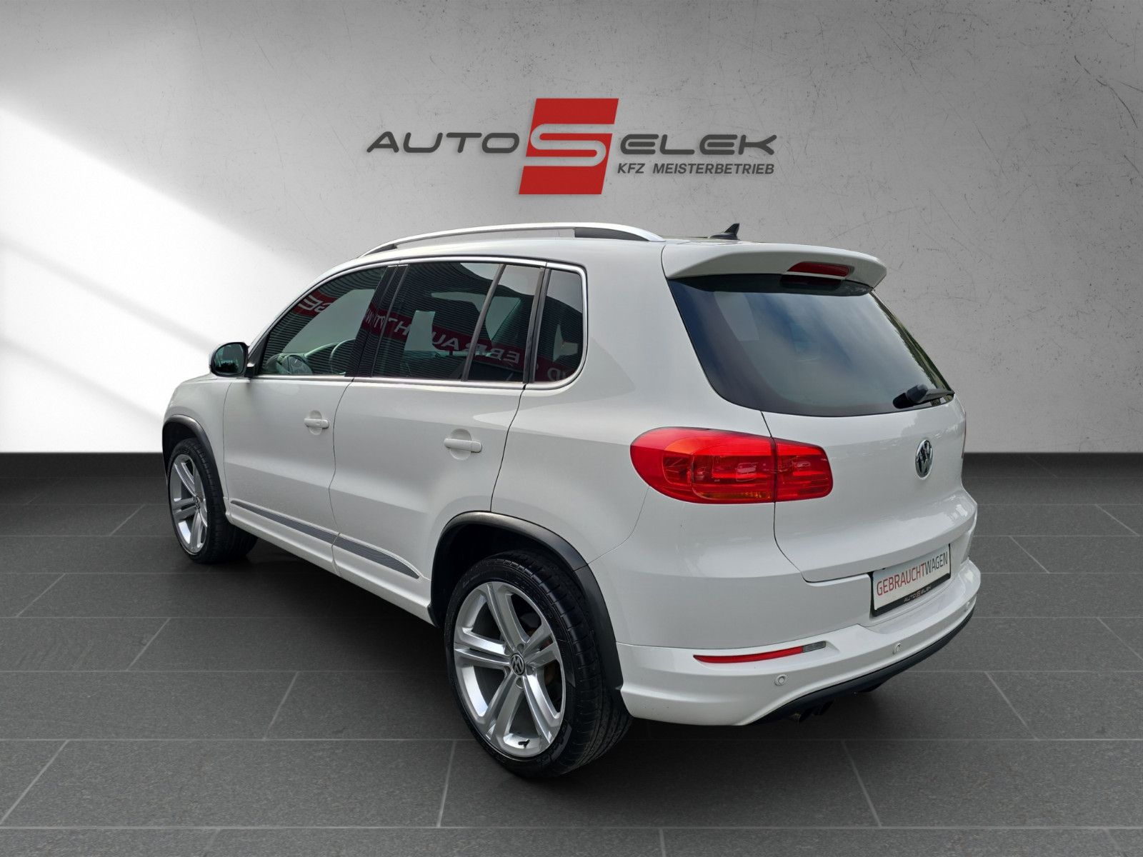 Fahrzeugabbildung Volkswagen Tiguan R-Line+KAMERA+NAVI+TÜV+INSPEKTION NEU ''