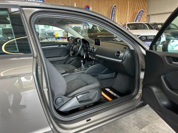 Audi A3 attraction *KLIMA*BI-XENON*TEMPOMAT*