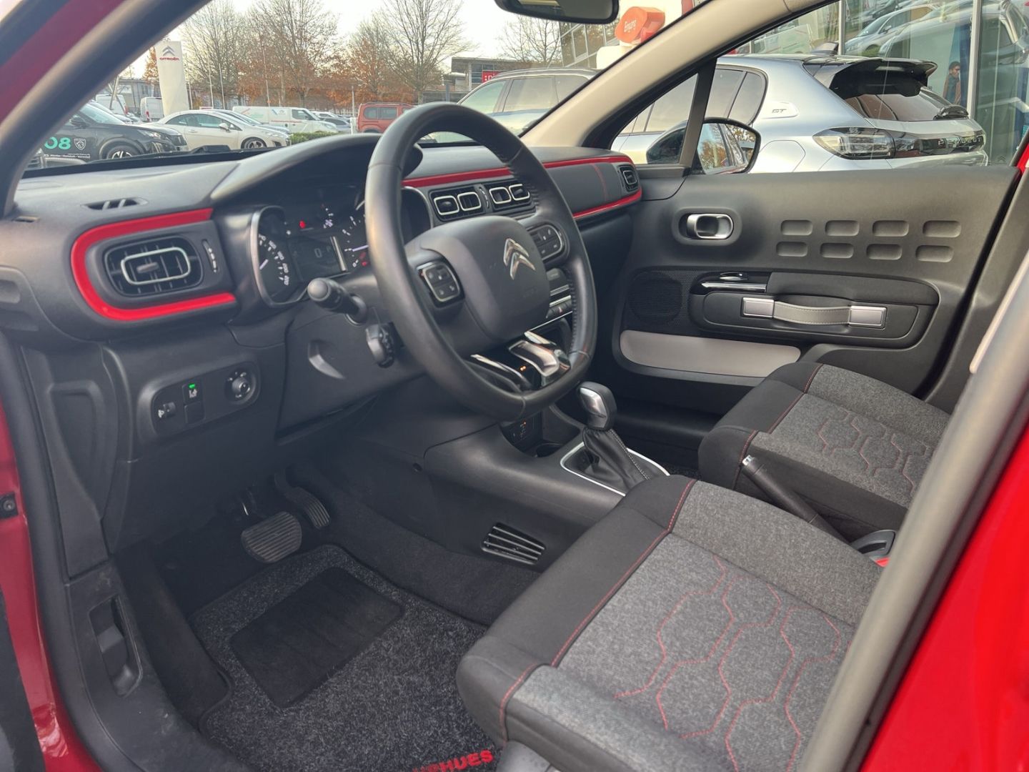 Fahrzeugabbildung Citroën C3 PT 110 S&S EAT6 Shine Pano. Navi LED CarPlay