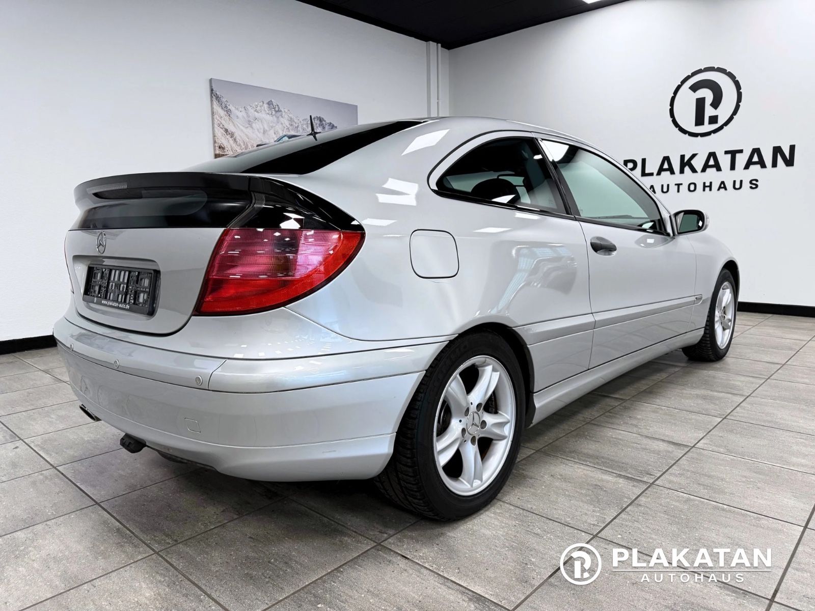 Fahrzeugabbildung Mercedes-Benz C 230 Bi-Xenon Leder Tempomat 2Hand