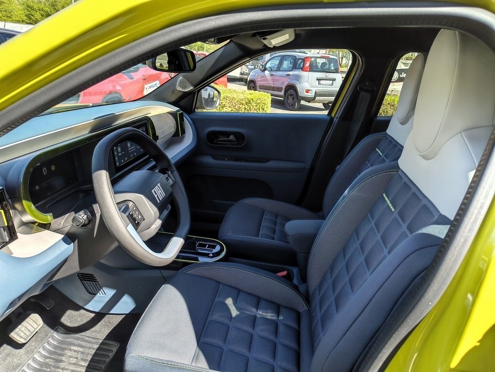 Fahrzeugabbildung Fiat Grande Panda LA PRIMA Hybrid 1.2 eDCT