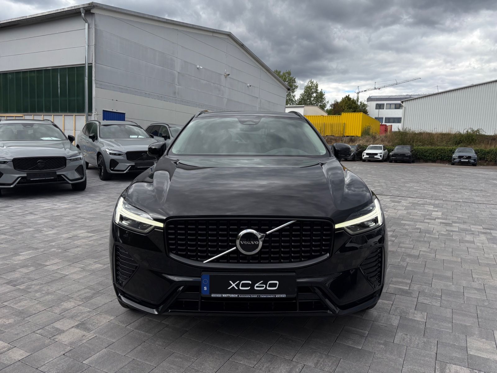 Volvo XC60 B4 AWD PLUS DARK LEDER NAVI PANO HK SOUND foto 3
