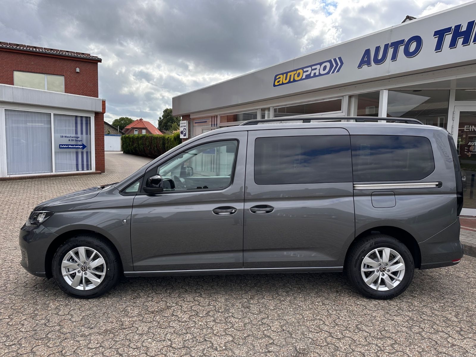 Fahrzeugabbildung Volkswagen Caddy Maxi Kombi 1.5 TSI Life DSG AHK/ACC/APP