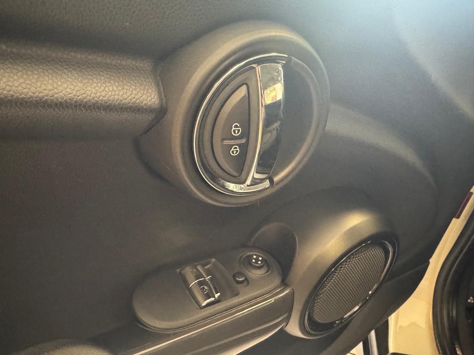 Fahrzeugabbildung MINI ONE_FIRST/WENIG KM/ /KLIMA/