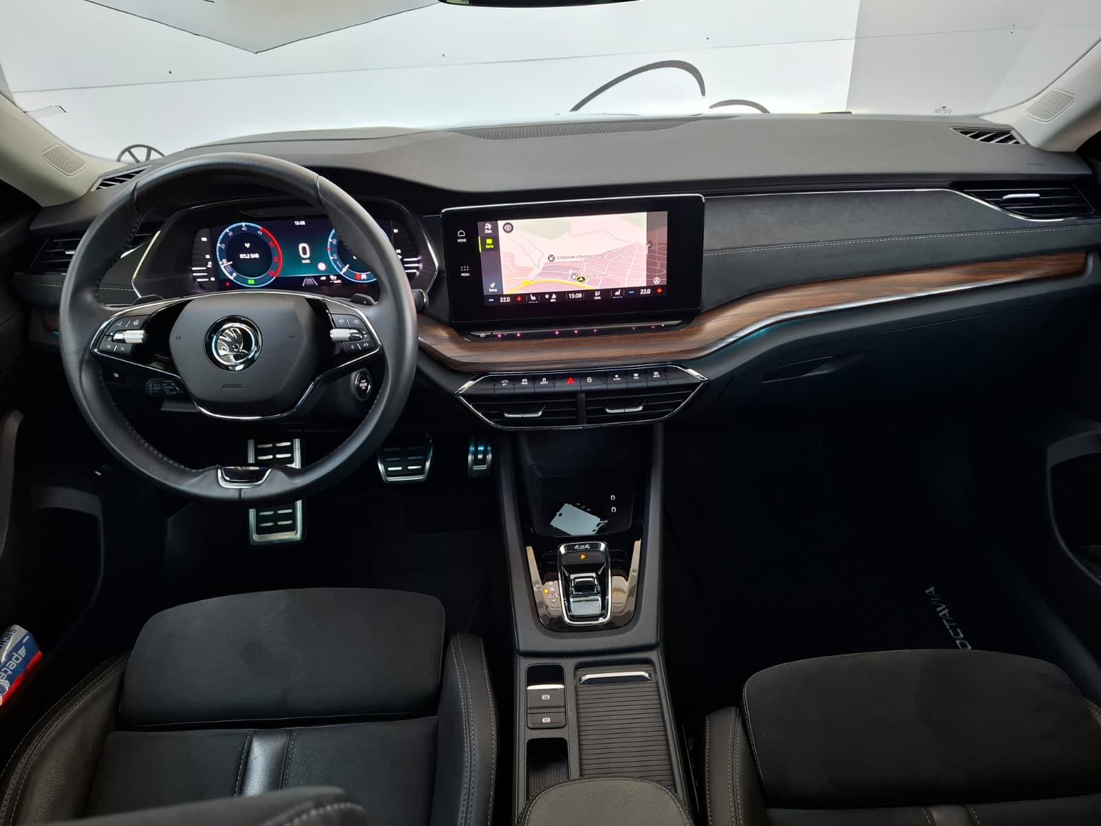 Fahrzeugabbildung SKODA Octavia Combi Scout 2,0 TDI DSG 4x4 +AHK +Kamera