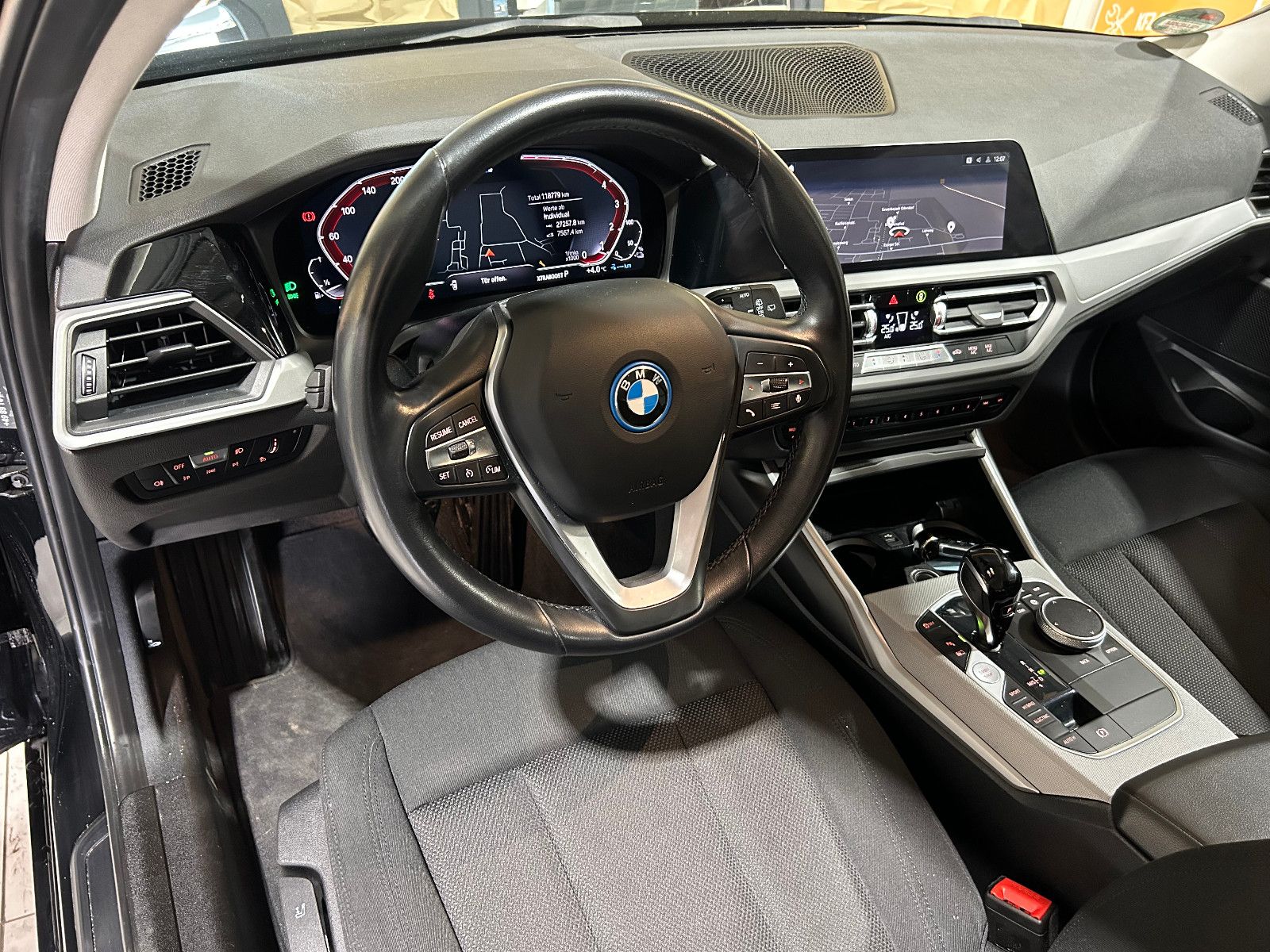 Fahrzeugabbildung BMW 3 Touring 330 e Advantage/8-FACH/APPLE/TEMPOMAT/