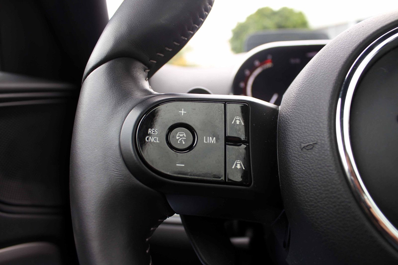 Fahrzeugabbildung MINI Countryman John Cooper Works ALL4 ACC PANO HUD