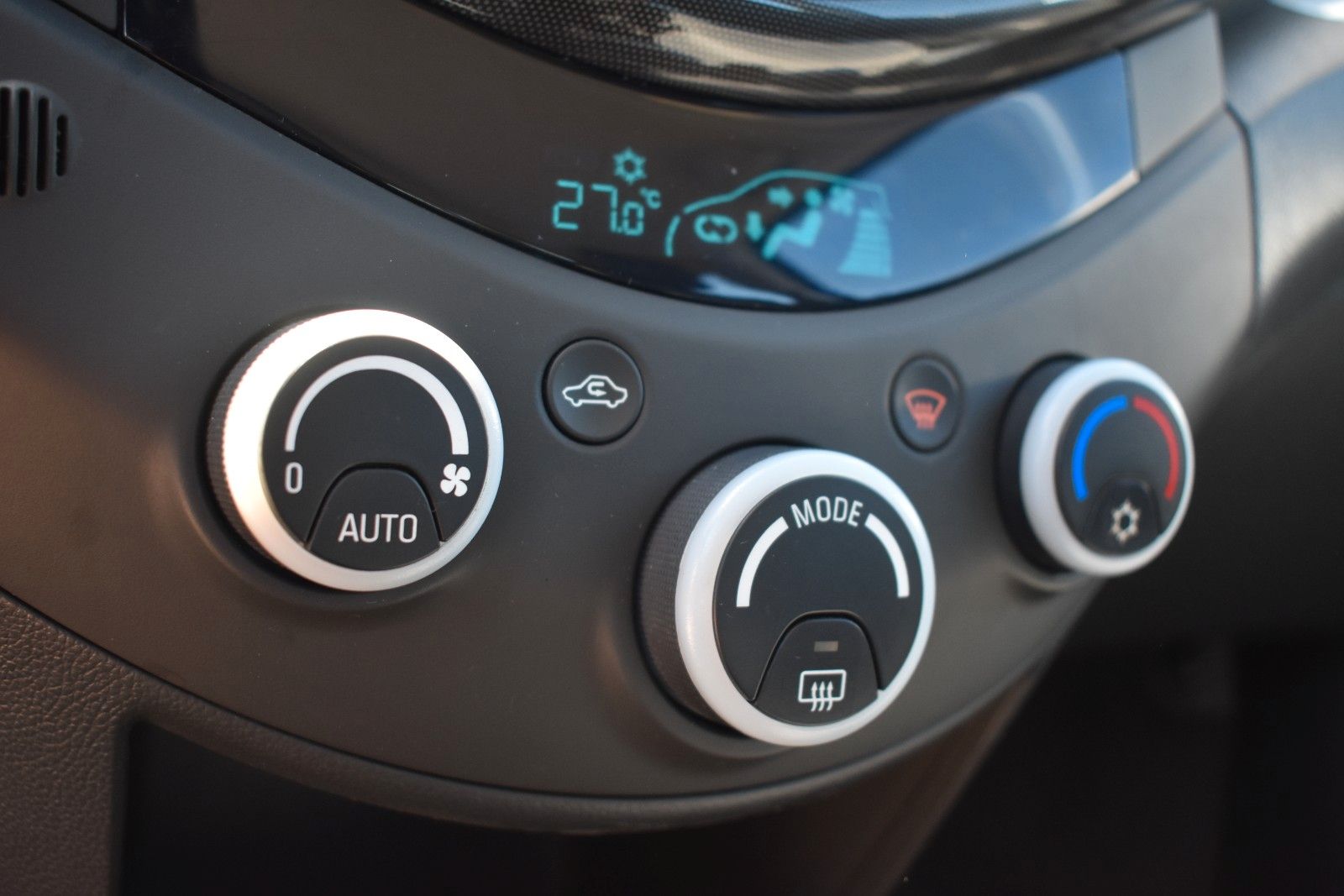 Fahrzeugabbildung Chevrolet Spark LT  PDC/KLIMA AUTO