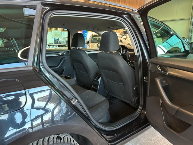 Skoda Octavia Combi Soleil *ACC*NAVI*PDC*SZHZ*APPLE*