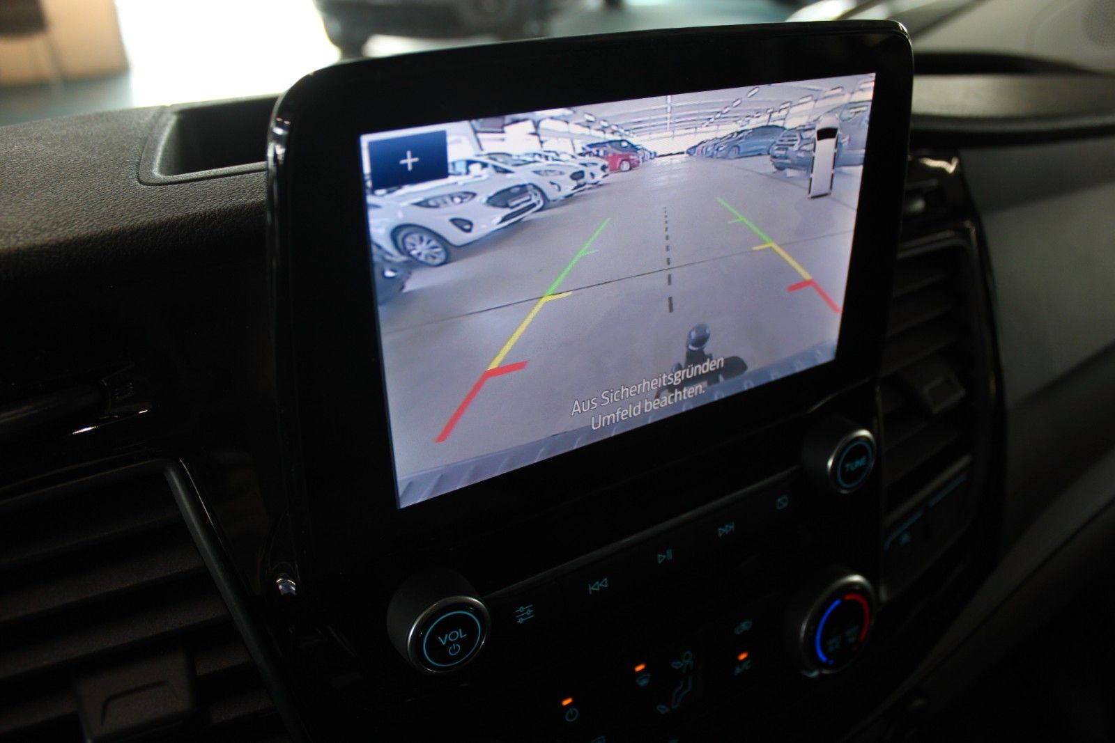 Fahrzeugabbildung Ford Transit Custom TRAIL AHK Bott Einrichtung Leder