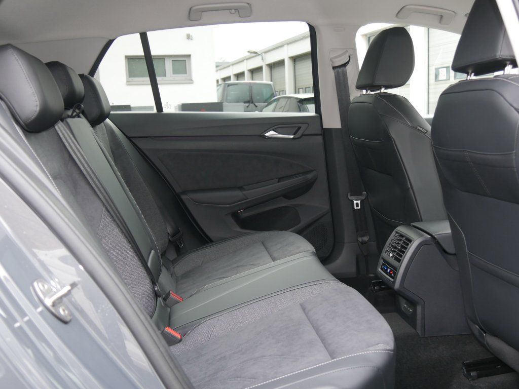 Fahrzeugabbildung Volkswagen Golf Style 2.0 TDI DSG AHK Matrix-LED