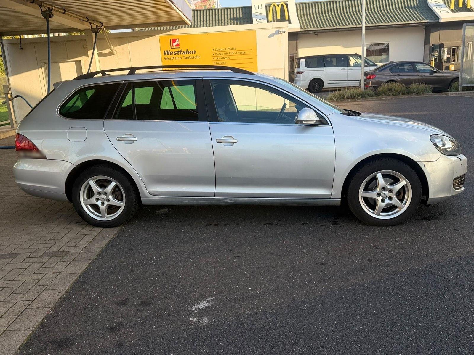 Volkswagen Golf 2011 — двигун 105 HP (77kW)