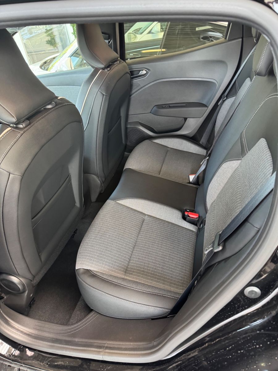 Fahrzeugabbildung Renault Clio V Techno  E-Tech/Automatik/Sofort
