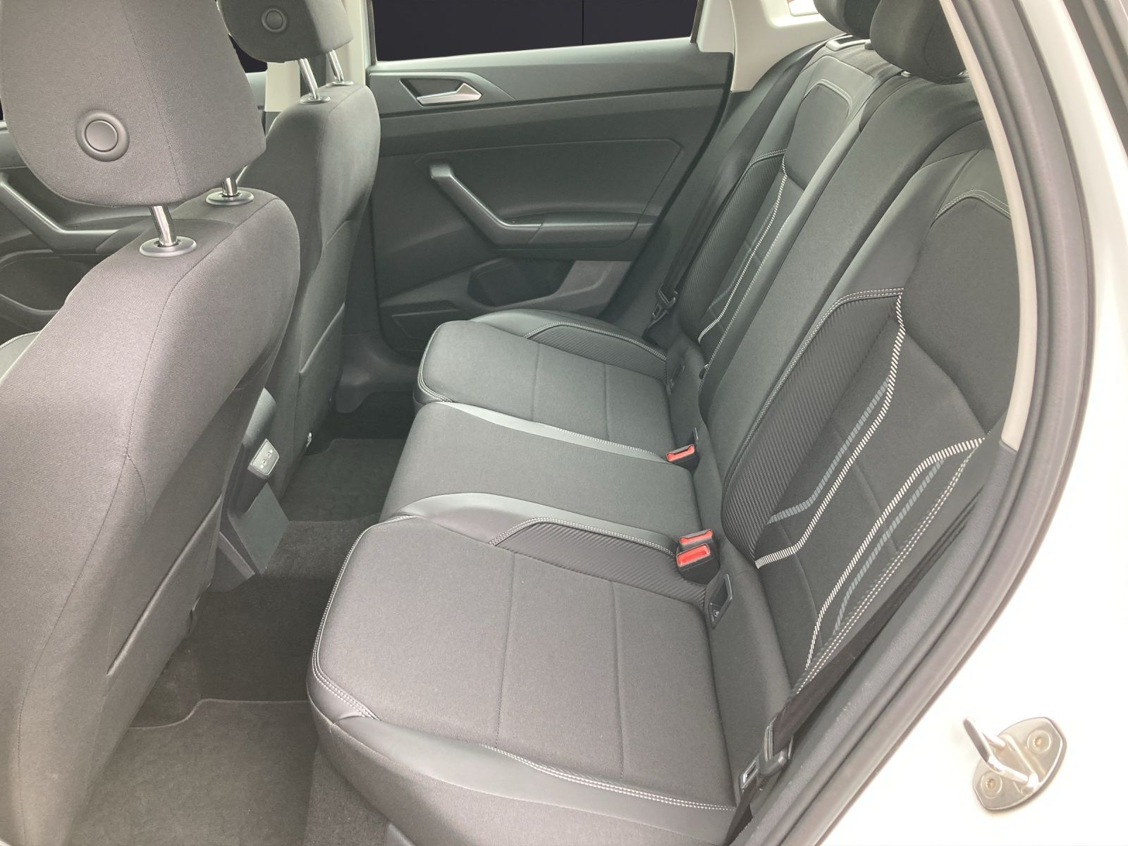 Fahrzeugabbildung Volkswagen Taigo TSI Style DSG IQ-Light Navi AHK RFK SHZ