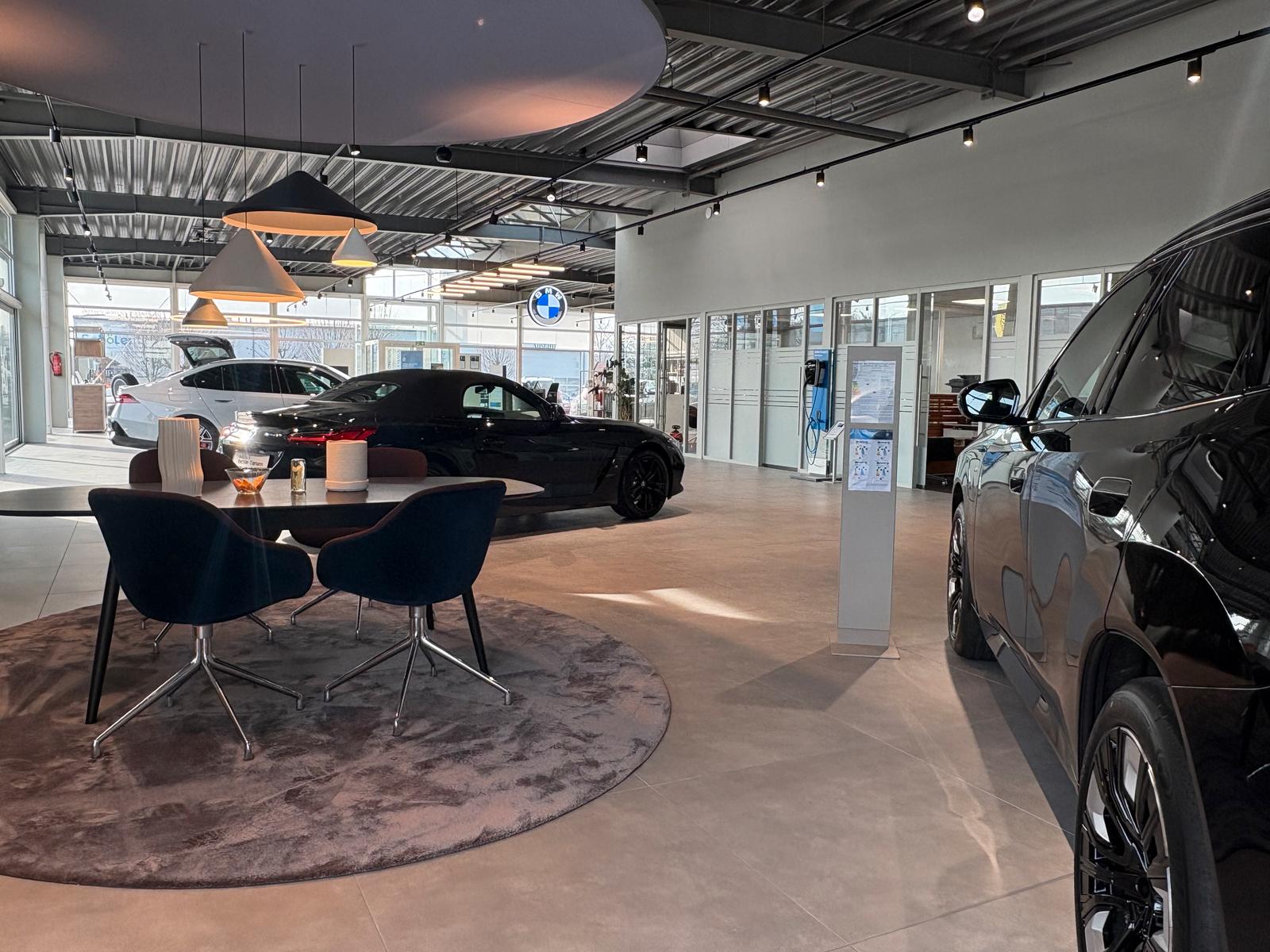 showroom-image-top