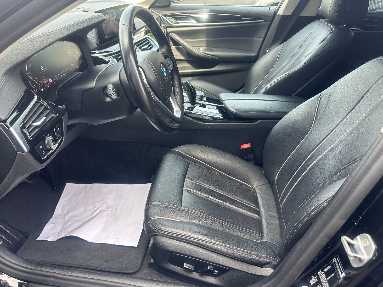 Fahrzeugabbildung BMW 530 d TOURING LUXURY LINE*AHK+PANO+MOD.2020*