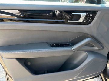 Porsche Cayenne - 11