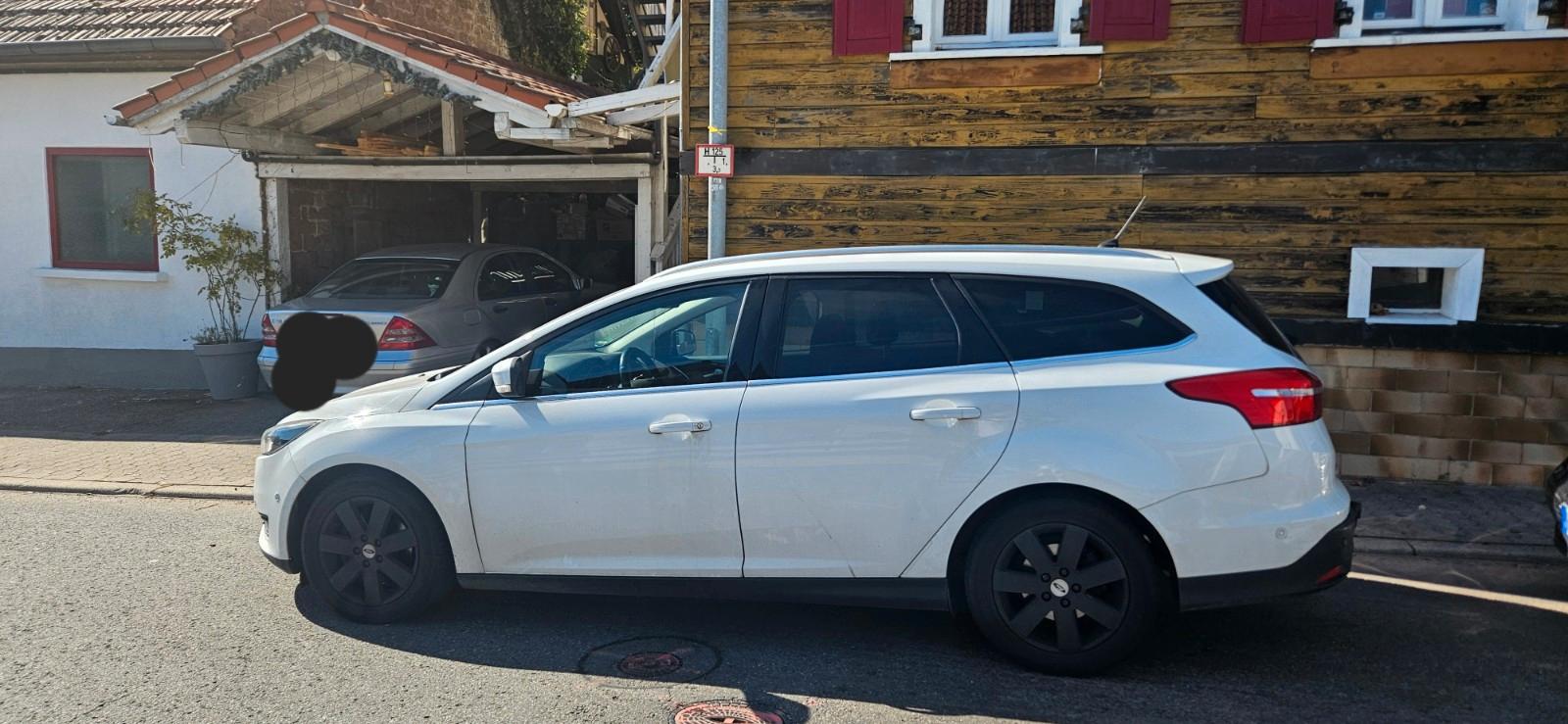 Ford Focus 2015 — interior