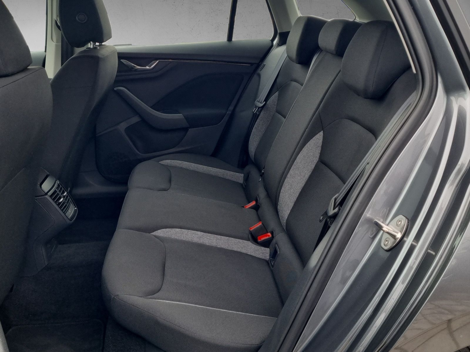 Fahrzeugabbildung SKODA Scala Essence 1,0 TSI DSG GRA PDC