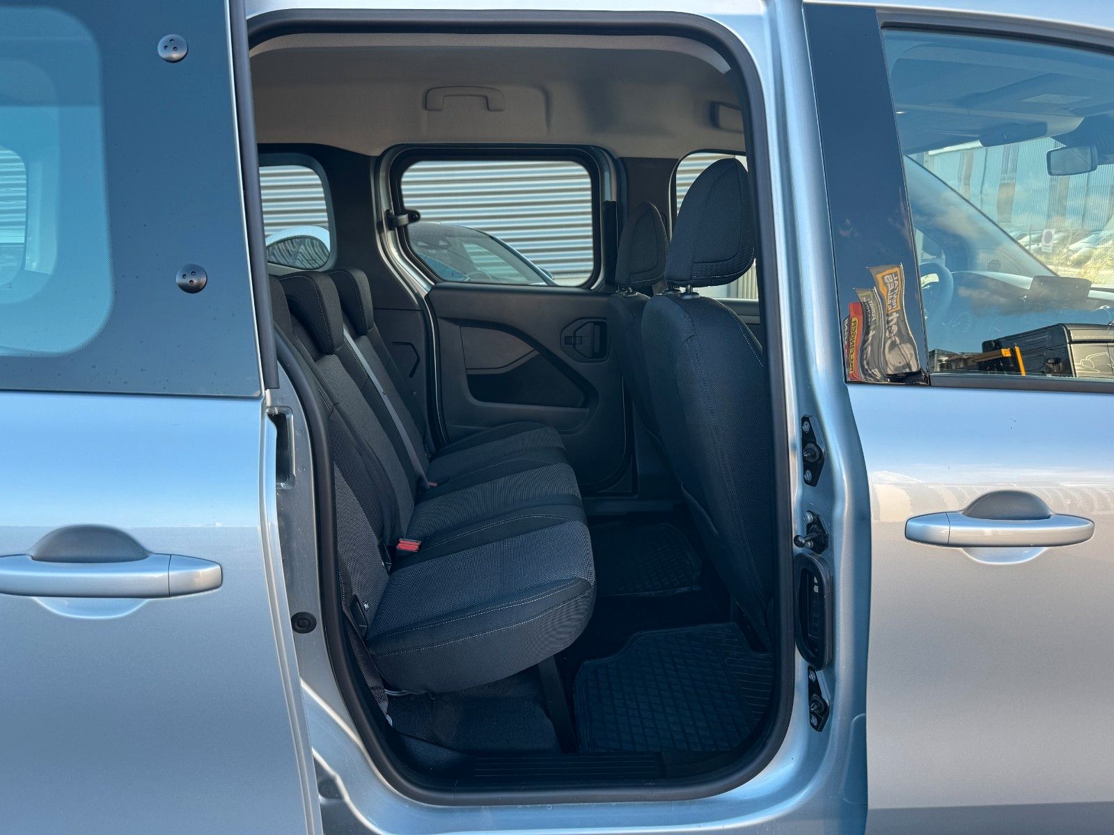 Fahrzeugabbildung Mercedes-Benz T 180 d MBUX Tempomat