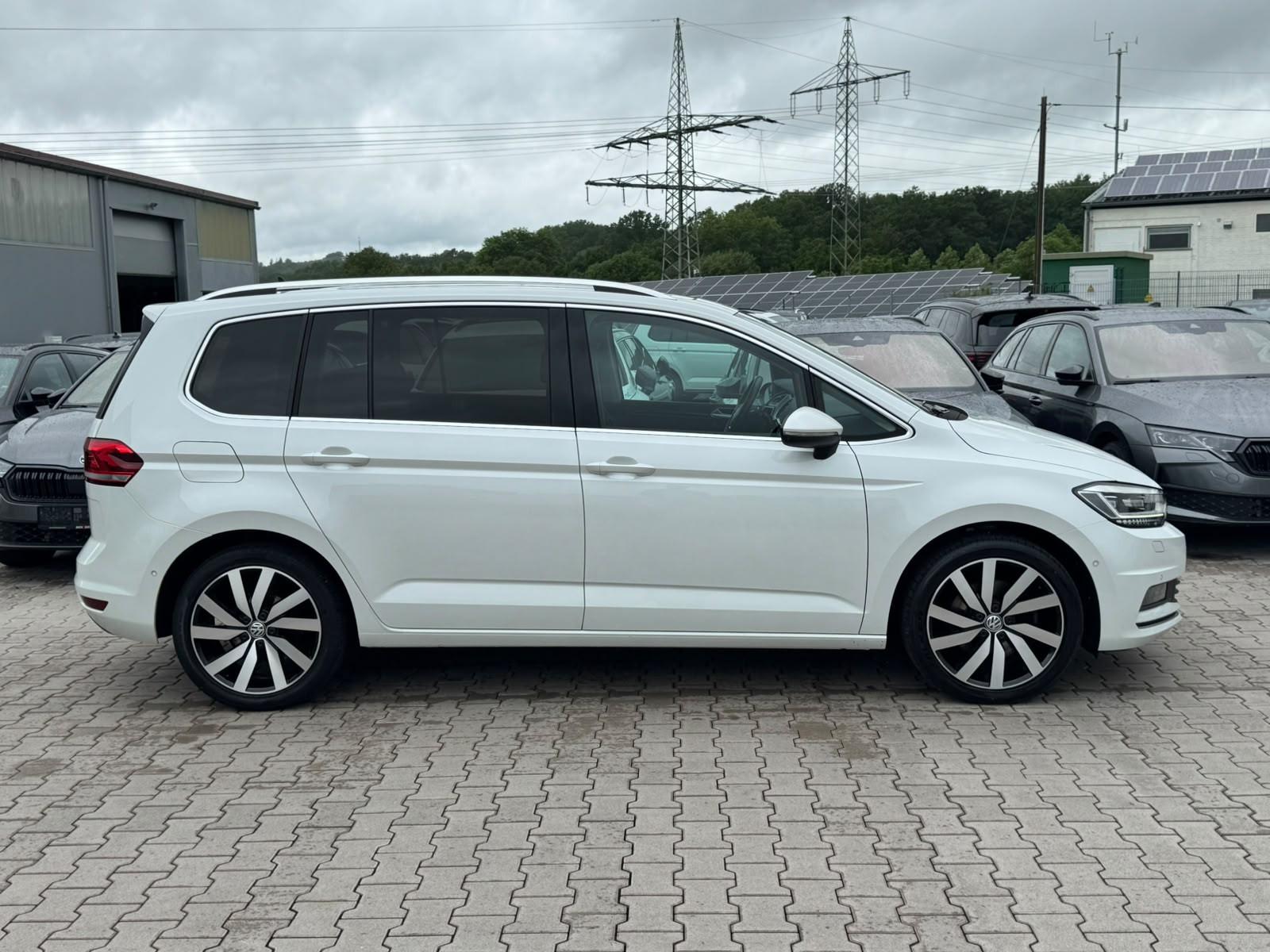 Volkswagen Touran 2.0 TDI Highl. 7SITZ*PANO*ACC*LED*AHK*APP