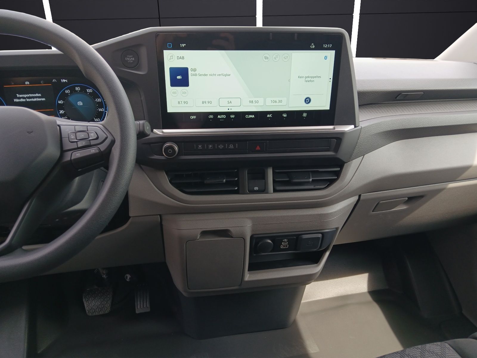 Fahrzeugabbildung Volkswagen T7 e-Transporter Kasten BEV 100 kW LR AHK, REAR
