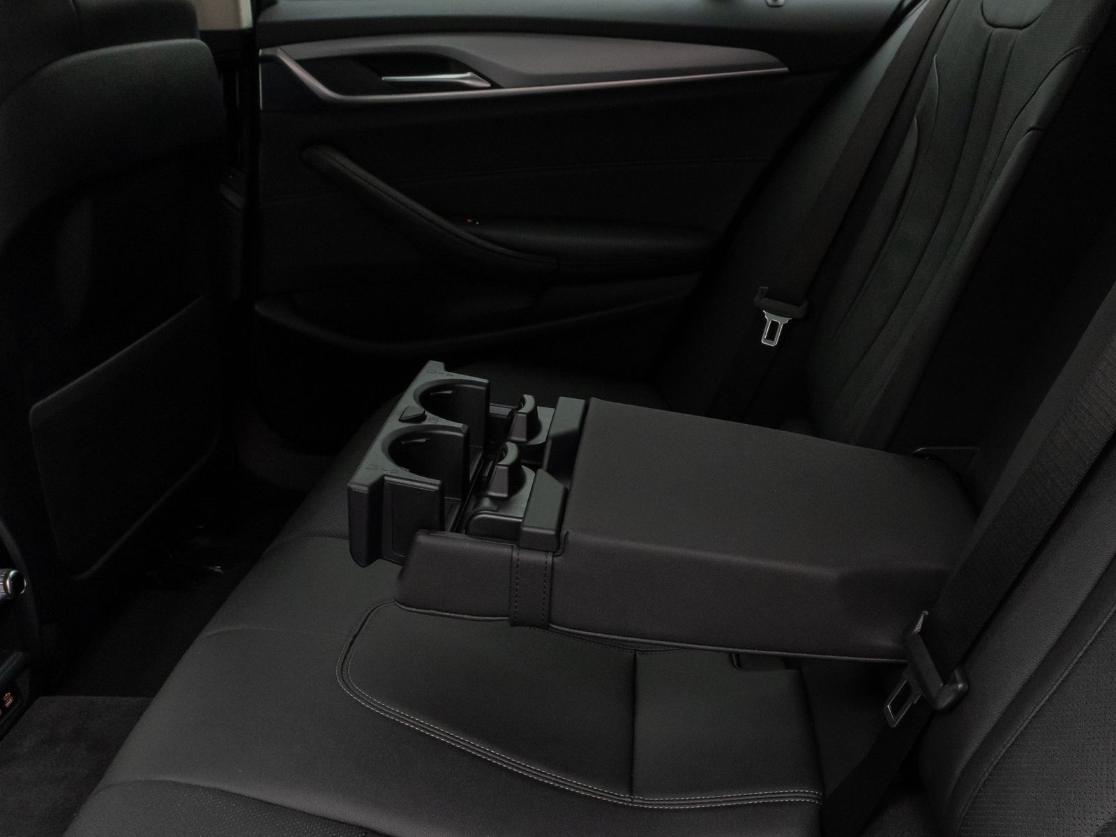 Fahrzeugabbildung BMW 520d Kamera DAB CockPitPlus Alarm Sport LED