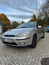 Ford Focus 1.6 Ghia Schaltgetriebe  - Ford Focus aus 2004: Ghia