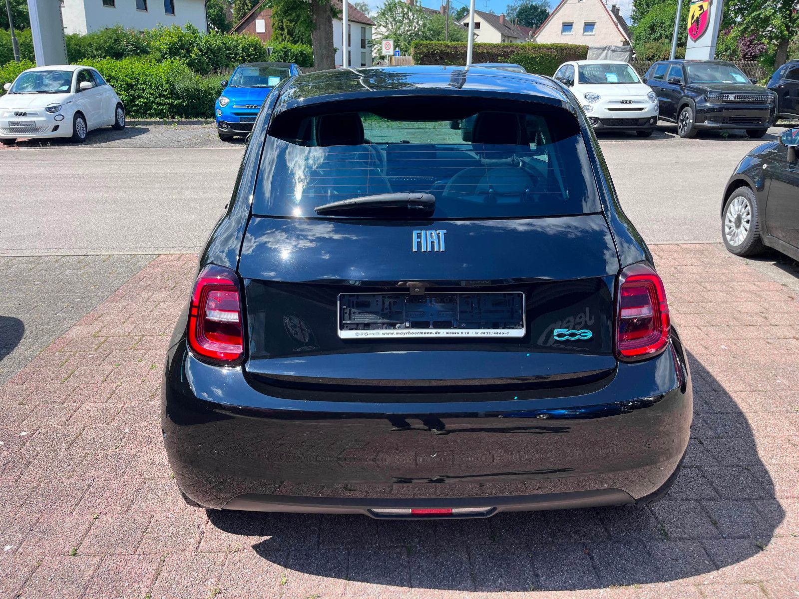 Fahrzeugabbildung Fiat 500E La Prima
