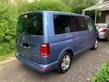 Volkswagen T6 Generation Six - blaue Volkswagen T6 andere