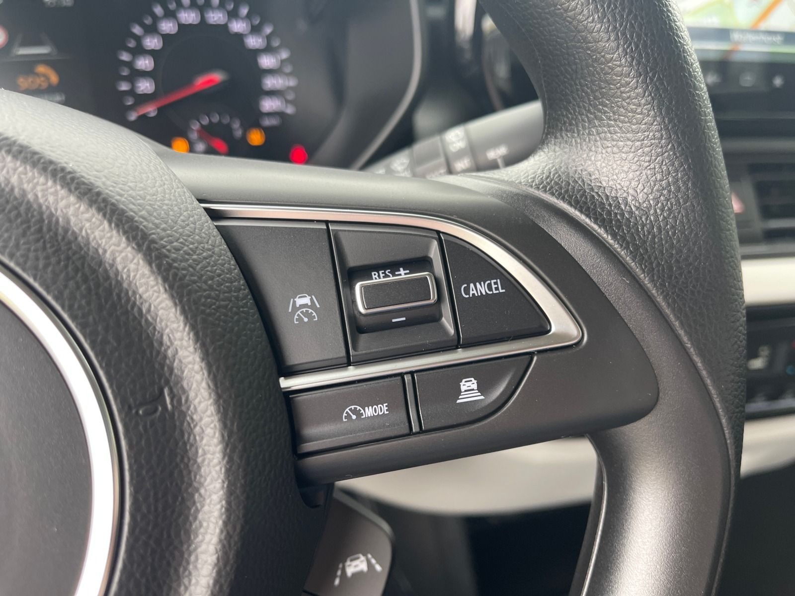 Fahrzeugabbildung Suzuki Swift 1.2 Dualjet Hybrid Club CarPlay/DAB/LED