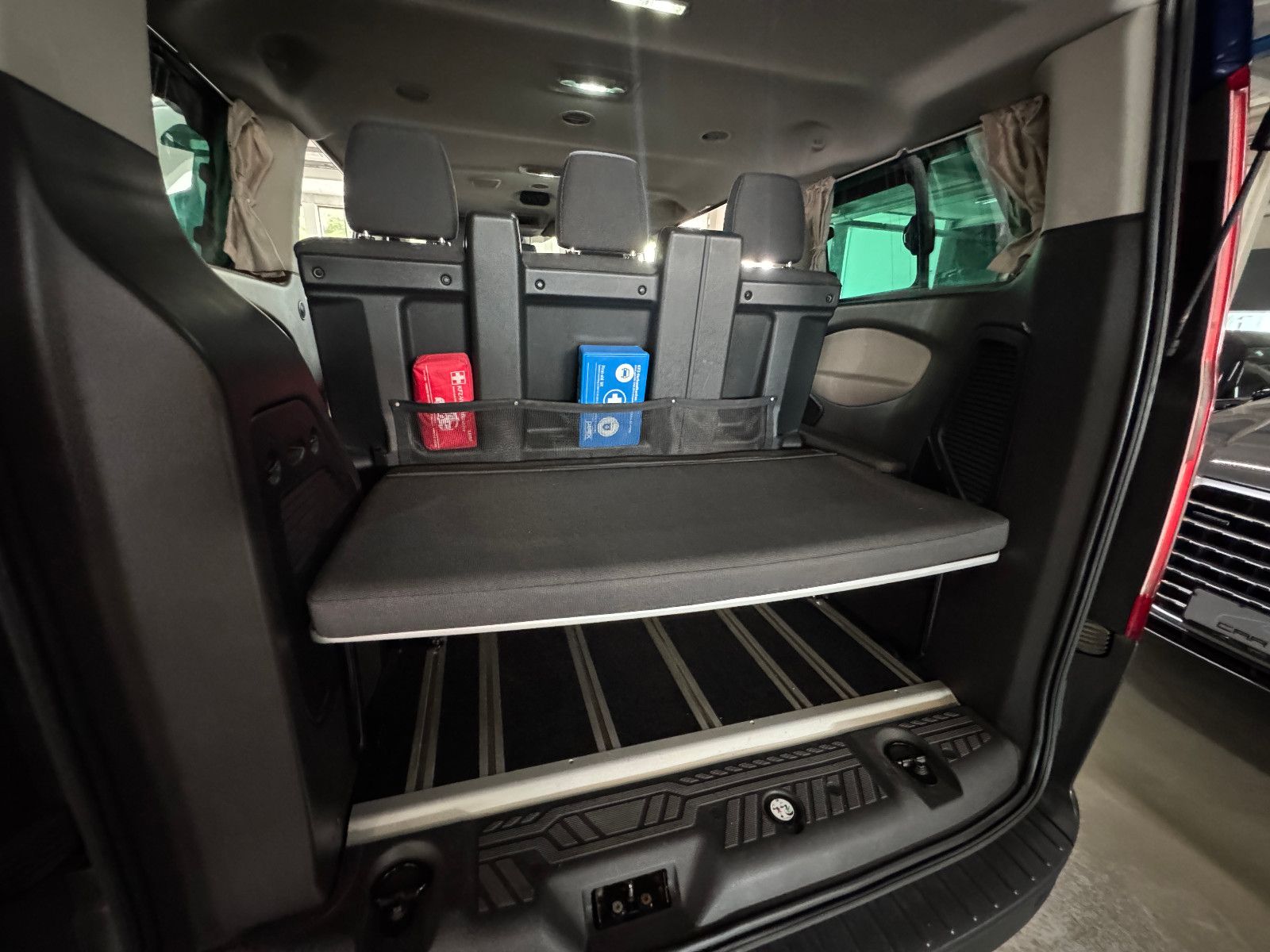 Fahrzeugabbildung Ford TOURNEO CUSTOM 2.2 TDCI WESTFALIA EUROLINE STHD