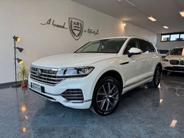 Volkswagen Touareg - 1