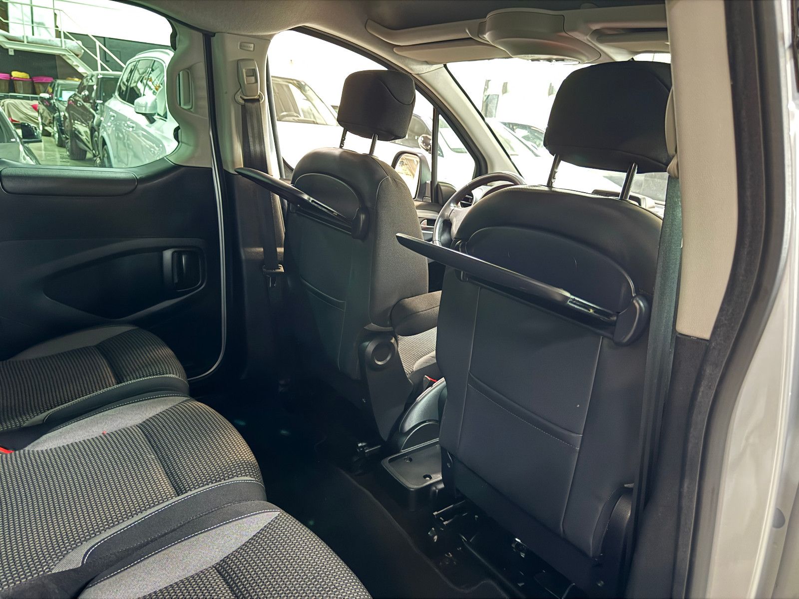 Fahrzeugabbildung Peugeot Partner Tepee 1.6 HDI ALLURE PDC SHZ KLIMA 2HAND