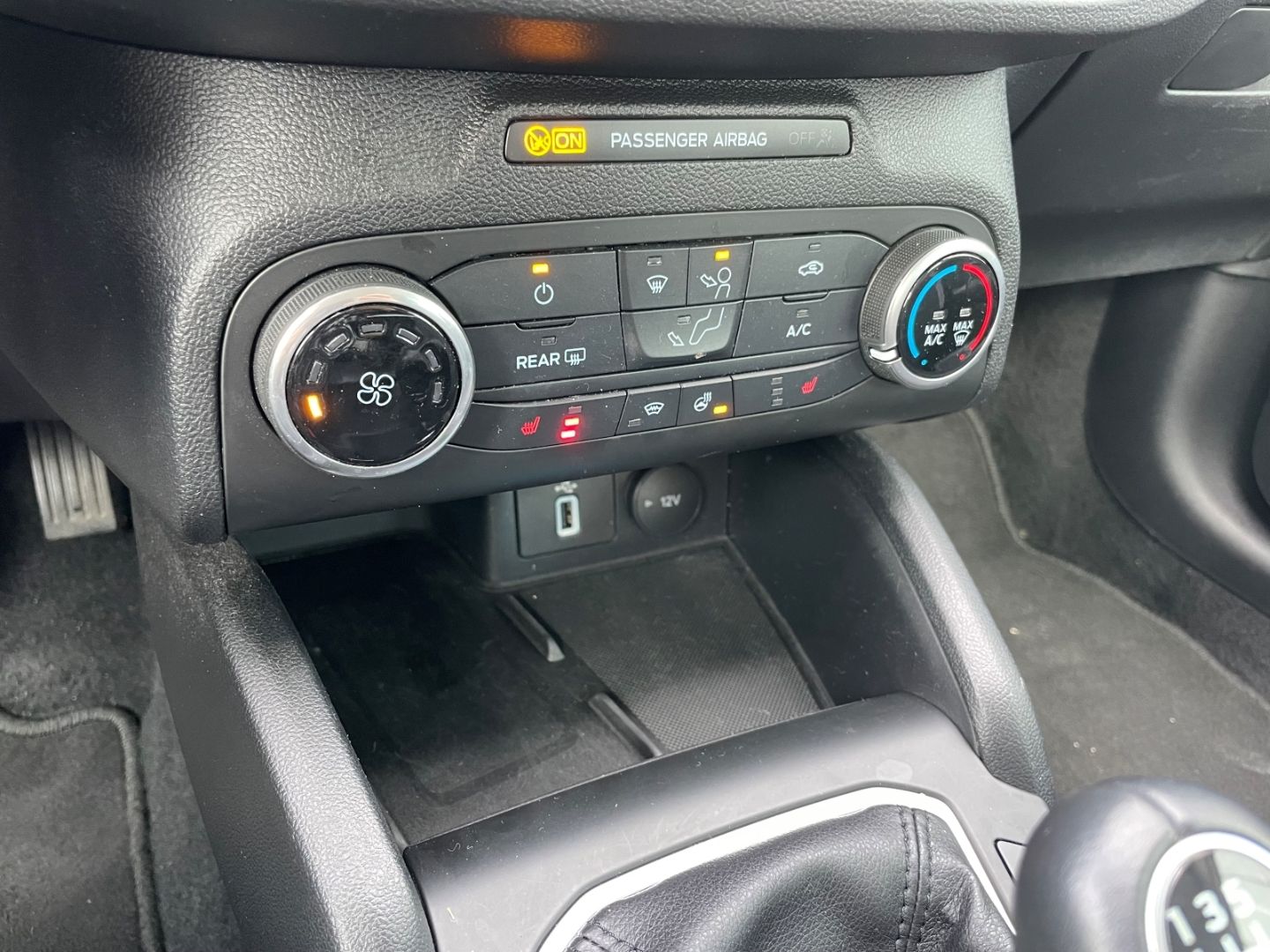Fahrzeugabbildung Ford Focus C&C MHEV Kamera VerkehrszeichenERK DAB