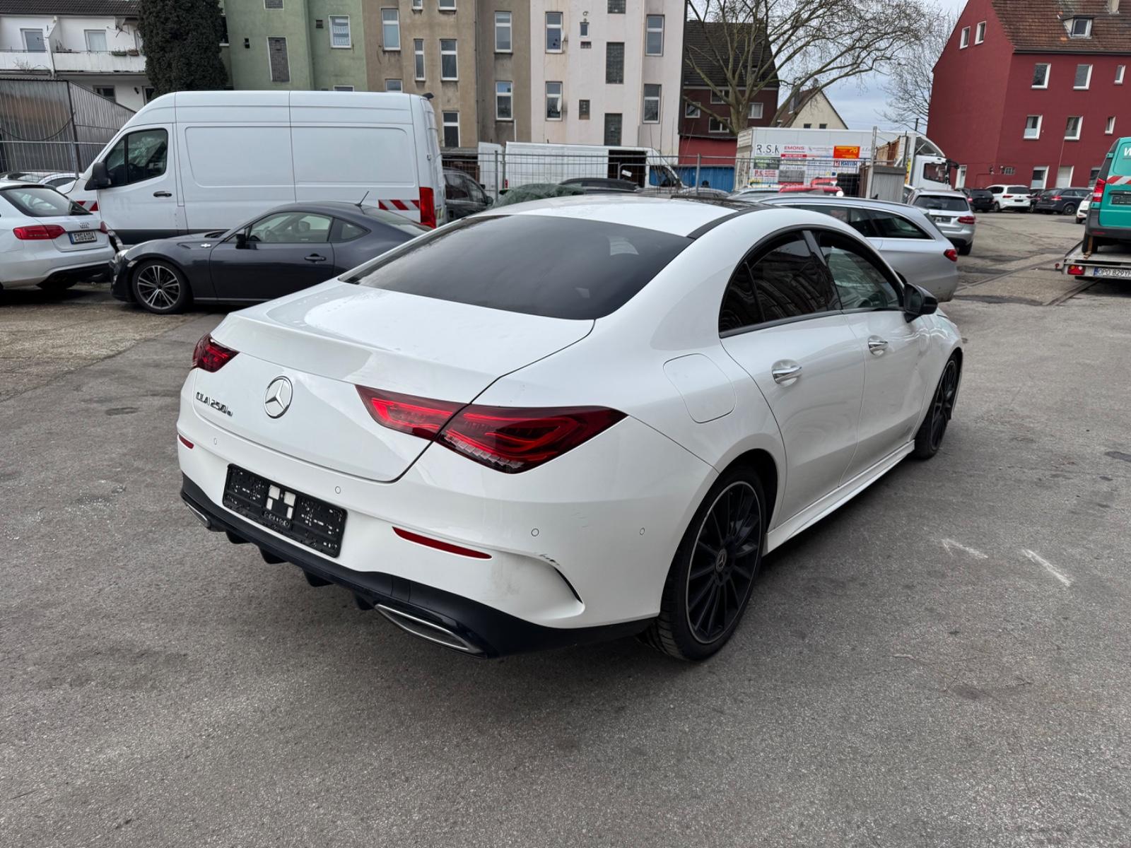 Mercedes-Benz CLA 250 e AMG Line Panoramadach Automatik 1. HD!